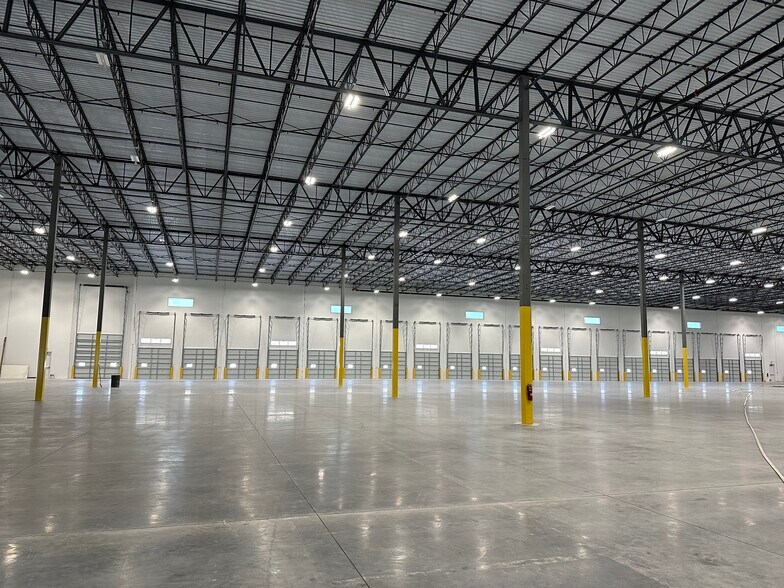 More Photos Of 1100 Old Dixie Hwy, Lake Park Distribution For Sale