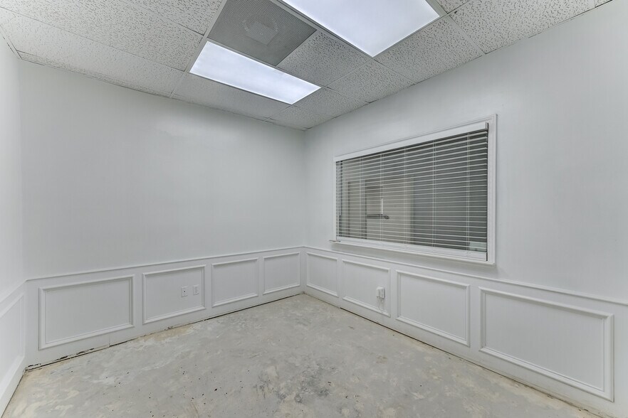 More Photos Of 14721 Pebble Bend Dr, Houston Medical For Lease