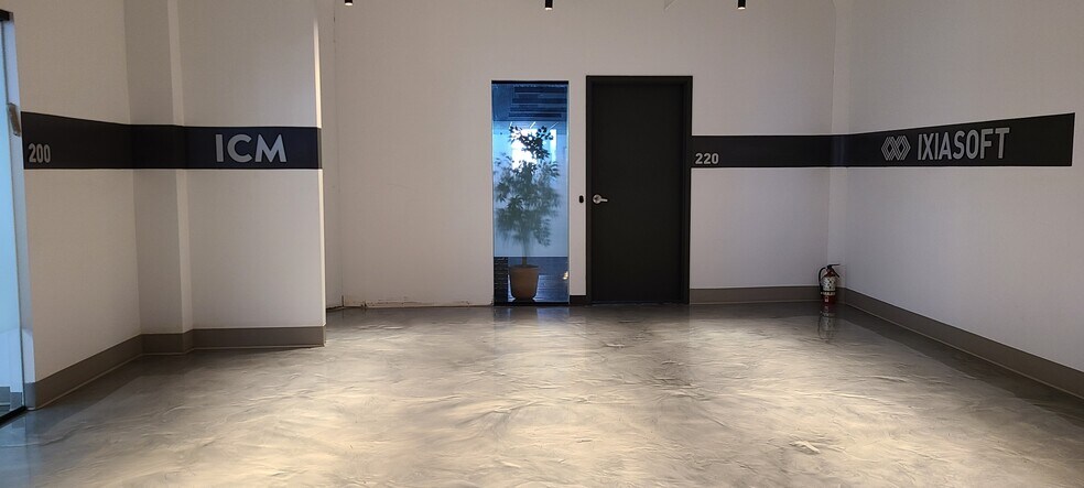 More Photos Of 45 Ch Bates, Outremont Office For Lease