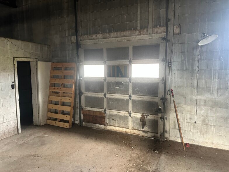 More Photos Of 57582 N Main St, Three Rivers Flex For Lease