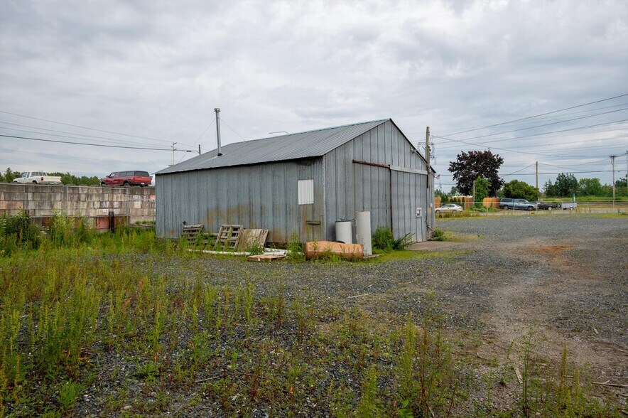 More Photos Of 120 W Smith Rd, Bellingham Service For Sale