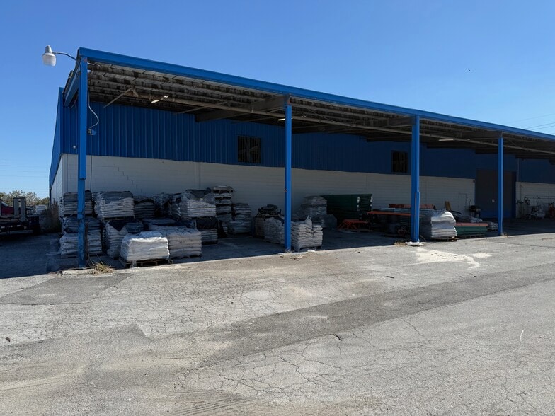 More Photos Of 2 US Highway 17 92 N, Haines City Showroom For Sale