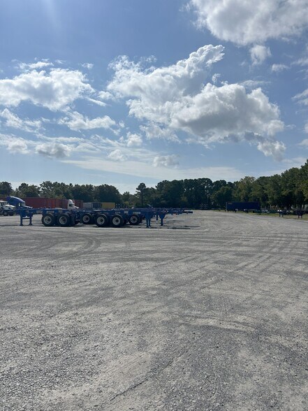 More Photos Of 472 Long Point Rd, Mount Pleasant Truck Terminal For Lease