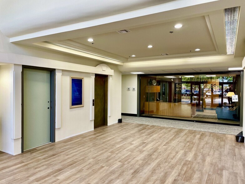 More Photos Of 2605-2623 Thomas Dr, Panama City Office For Lease