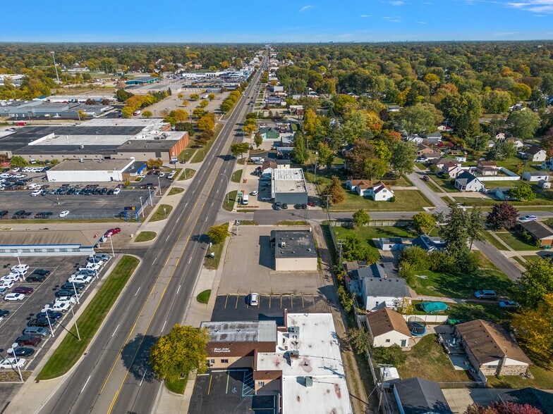 More Photos Of 32611 Ford Rd, Garden City Freestanding For Lease