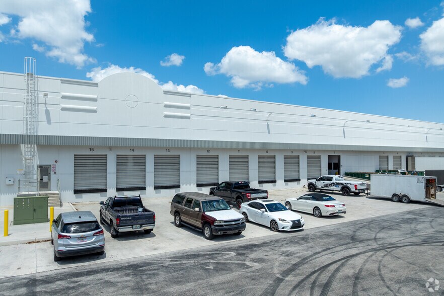 More Photos Of 3801-3899 SW 30th Ave, Fort Lauderdale Warehouse For Lease