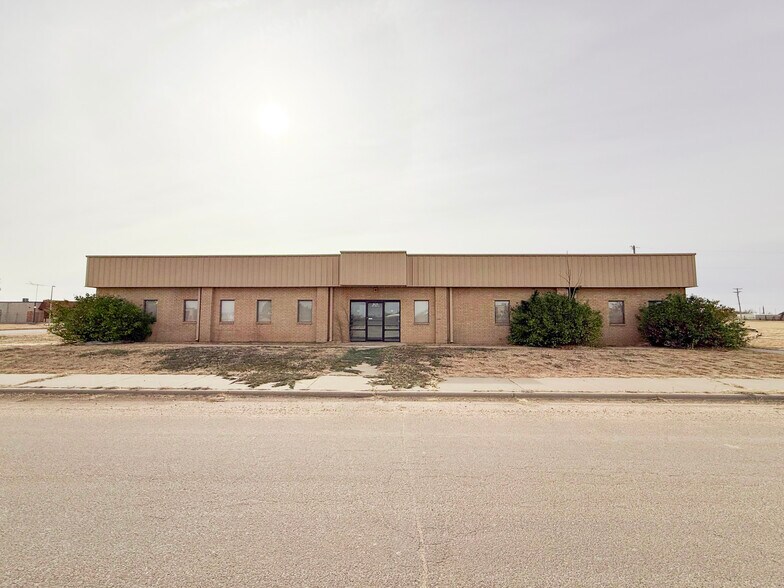 More Photos Of 1901 Carter St, Pampa Office For Sale