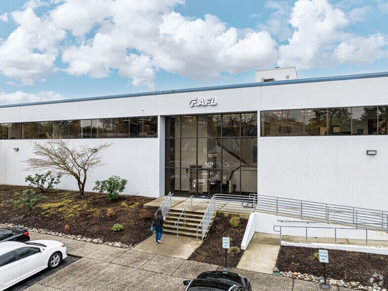 More Photos Of 8039 S 192nd St, Kent Manufacturing For Lease