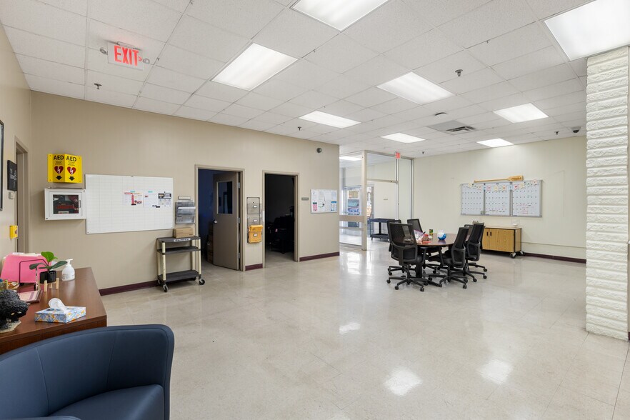 More Photos Of 5305 Midway Rd, Haltom City Distribution For Lease