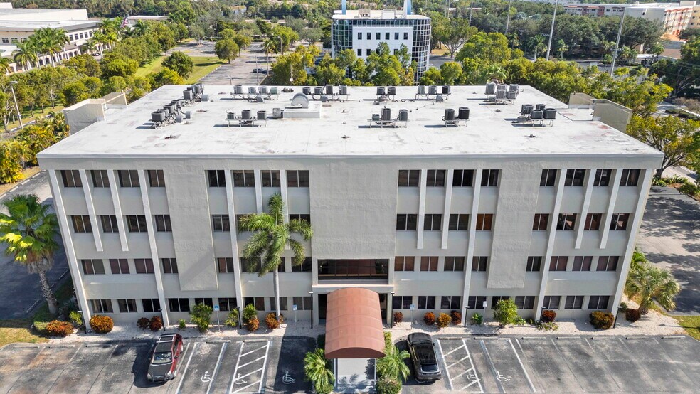 More Photos Of 3949 Evans Ave, Fort Myers Medical For Sale