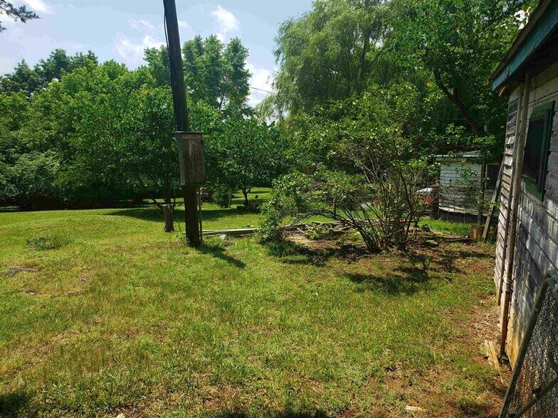 More Photos Of 2487 US Highway 211 W, Luray Storefront For Sale