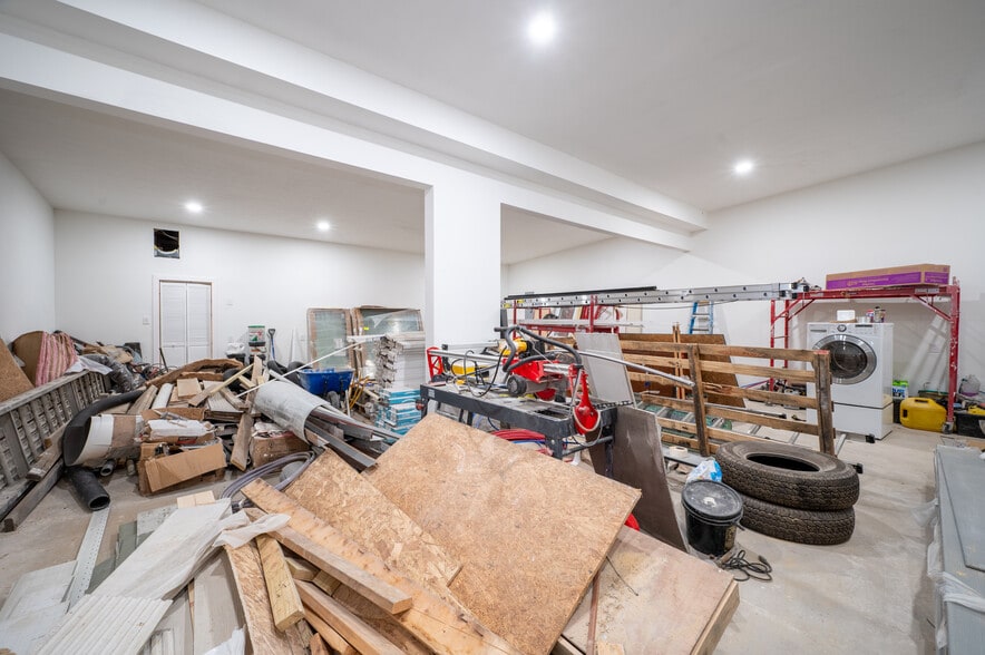 More Photos Of 2305 E Michigan St, Indianapolis Flex For Sale