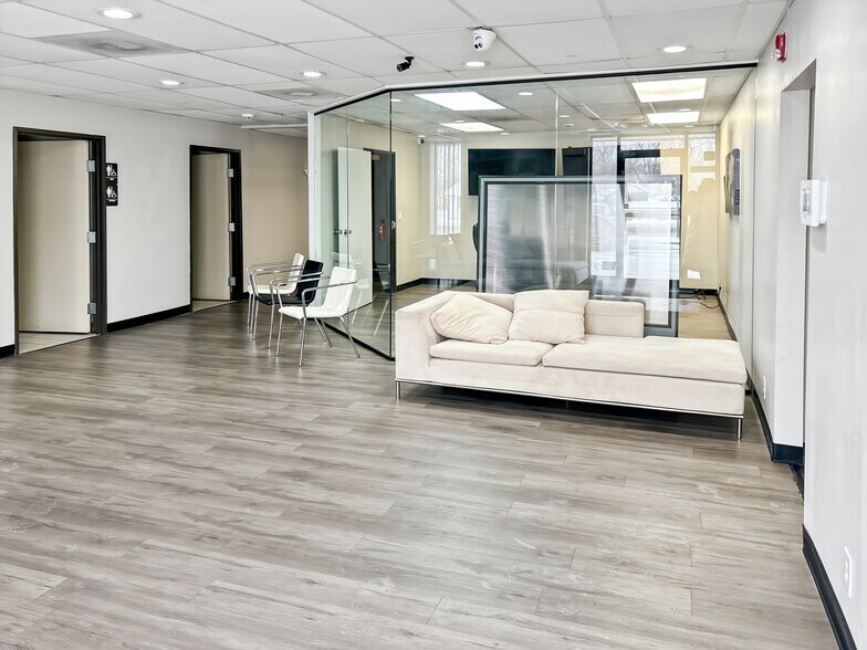 More Photos Of 2709-2715 Pontiac Lake Rd, Waterford Coworking Space