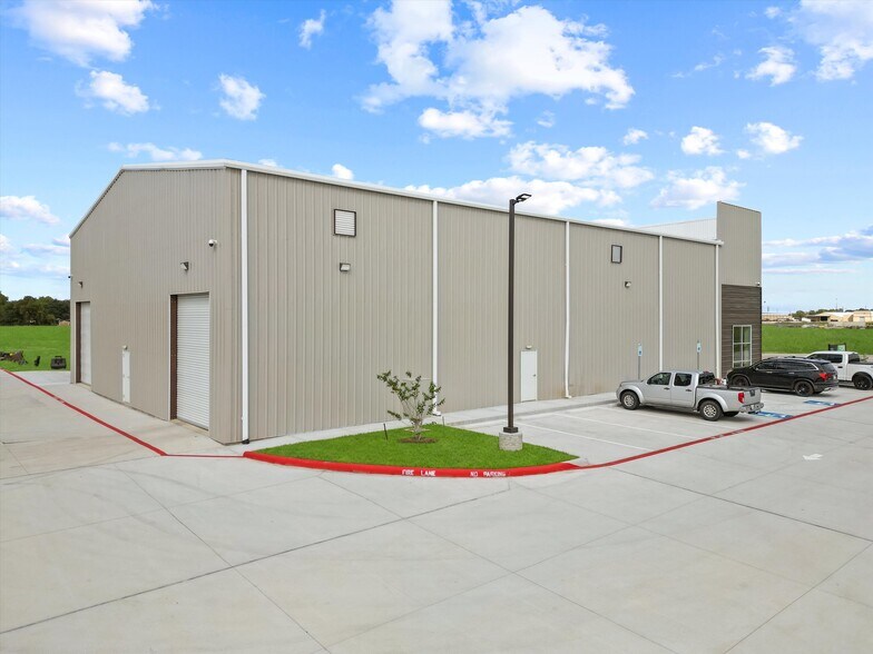 More Photos Of 2051 Bose St, Rosenberg Industrial For Sale