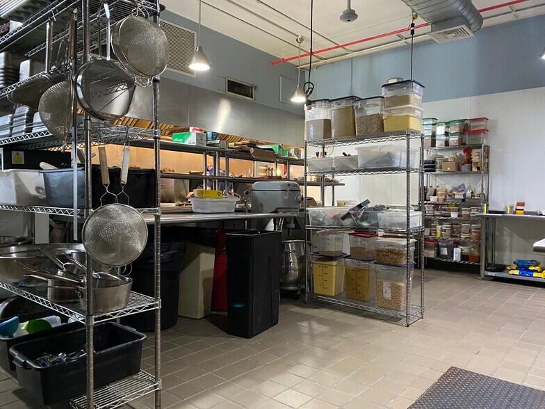 More Photos Of 190 N 14th St, Brooklyn Restaurant For Lease