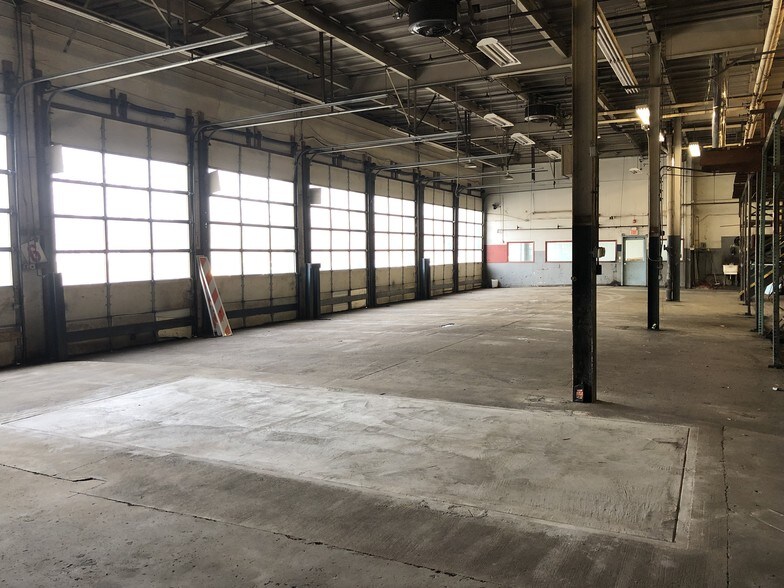 More Photos Of 5 Warehouse Ln, Elmsford Warehouse For Lease