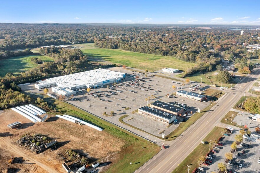 More Photos Of 1860 Wayne Rd, Savannah Storefront For Lease