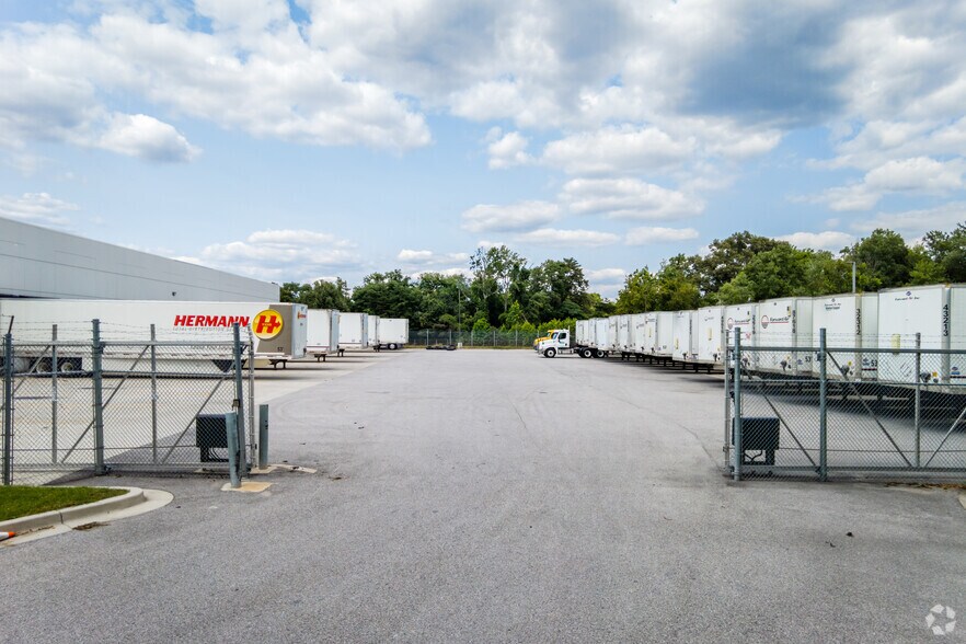 More Photos Of 521 McCormick Dr, Glen Burnie Warehouse For Lease