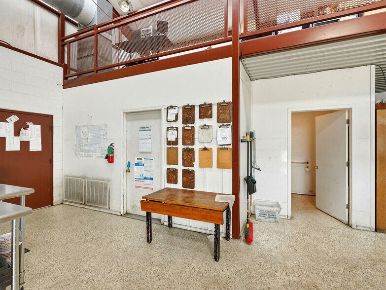 More Photos Of 530 N Mississippi Ave, Ada Freestanding For Sale