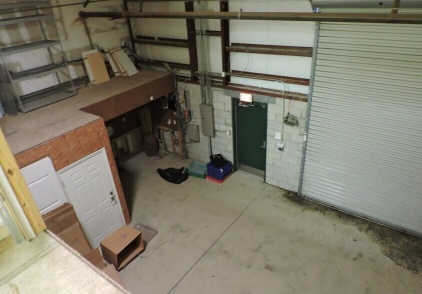 More Photos Of 1635 Farm Way, Middleburg Warehouse For Sale