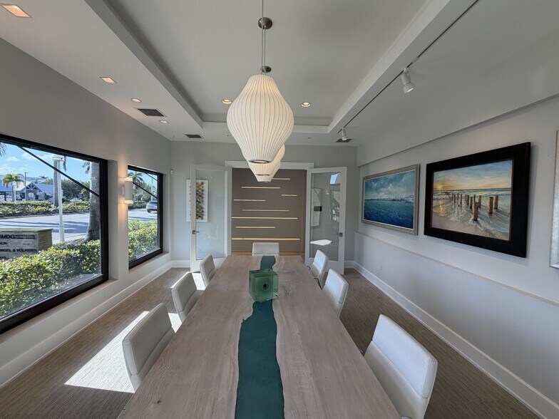 More Photos Of 633 9th St N, Naples Office For Lease