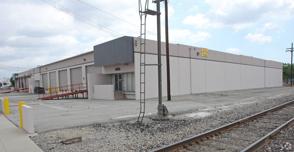 More Photos Of 4200-4210 Charter St, Vernon Warehouse For Lease