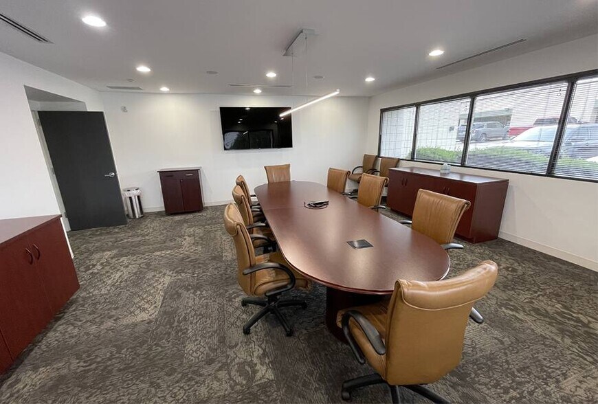 More Photos Of 7900 Tanners Gate Ln, Florence Office For Lease