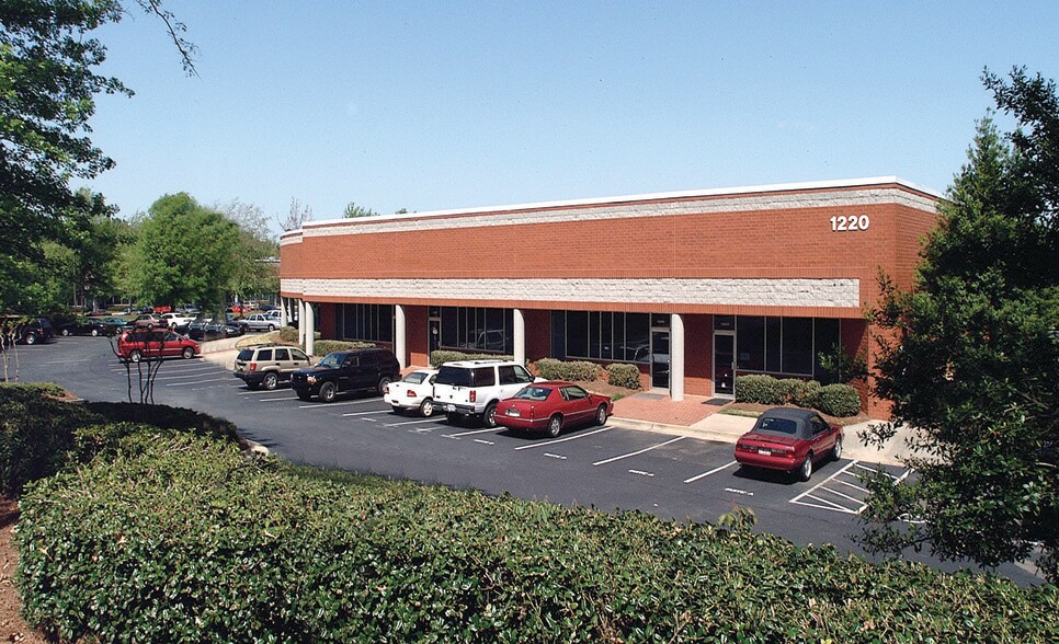 More Photos Of 1220 Kennestone Cir, Marietta Warehouse For Lease