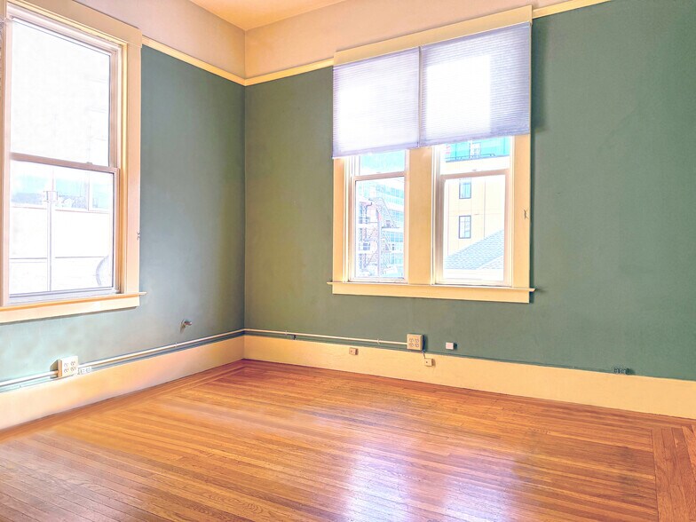 More Photos Of 1960-1966 University Ave, Berkeley Medical For Lease