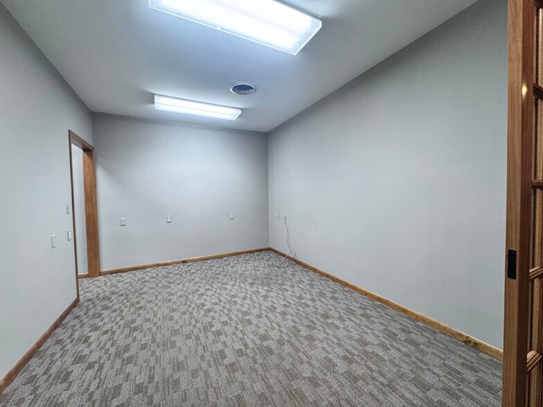 More Photos Of 217 N Randolph St, Macomb Office For Sale