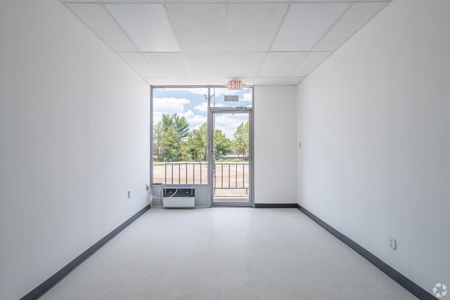 More Photos Of 5900-5934 S Loop Fwy, Houston Unknown For Lease