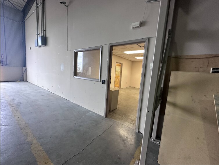More Photos Of 2400 S Main St, Corbin Flex For Sale