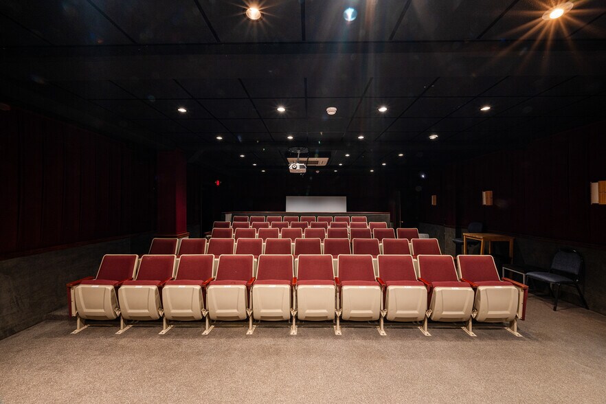 More Photos Of 107 Wilcox Rd, Stonington Loft Creative Space For Sale