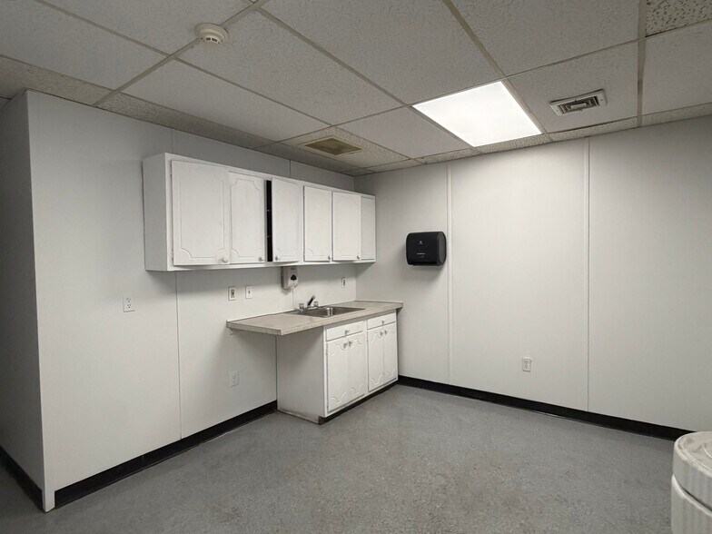 More Photos Of 1002 Industrial Dr, West Berlin Distribution For Lease