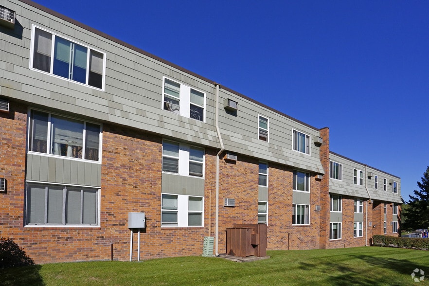 More Photos Of 2236 Lower Afton Rd, Saint Paul Apartments For Sale