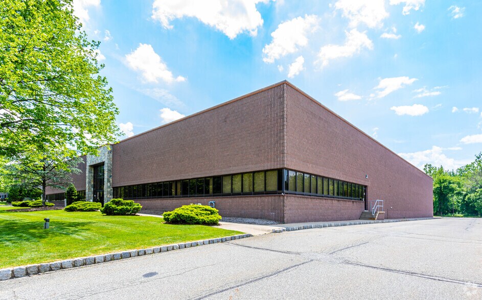 Primary Photo Of 10 York Ave, West Caldwell Warehouse For Lease