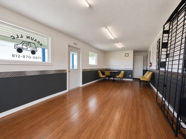 More Photos Of 821 U.S. Hwy 41, Rockville General Retail For Sale