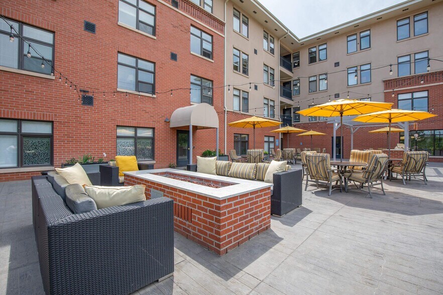 More Photos Of 1027 Washington Ave, Golden Apartments For Lease