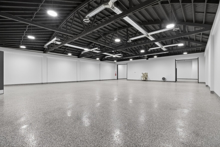 More Photos Of 703 S Main St, Burbank Showroom For Sale