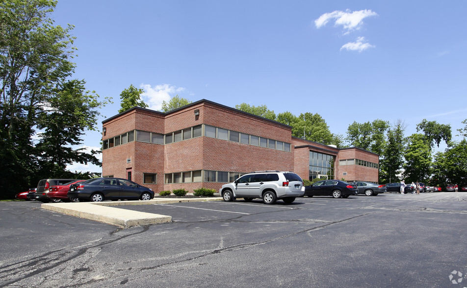 Primary Photo Of 18 Pelham Rd, Salem Office For Lease