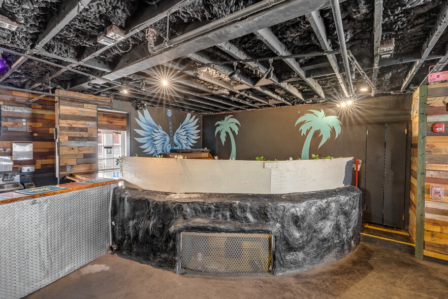 More Photos Of 135 Duval St, Key West Bar For Lease