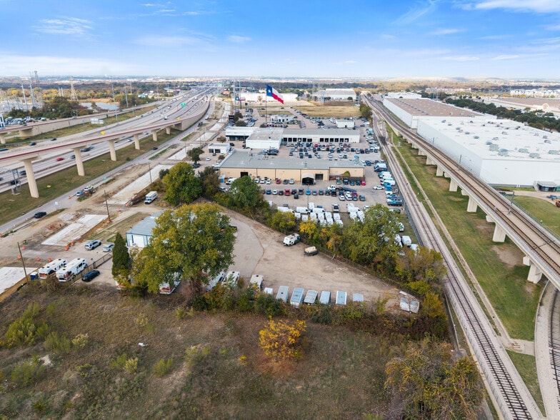 More Photos Of 2630 N Interstate 35E, Carrollton Service For Sale