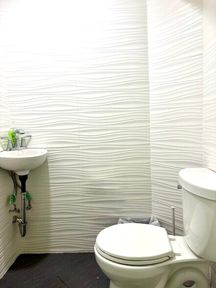 More Photos Of 220 E 30th St, New York General Retail For Lease
