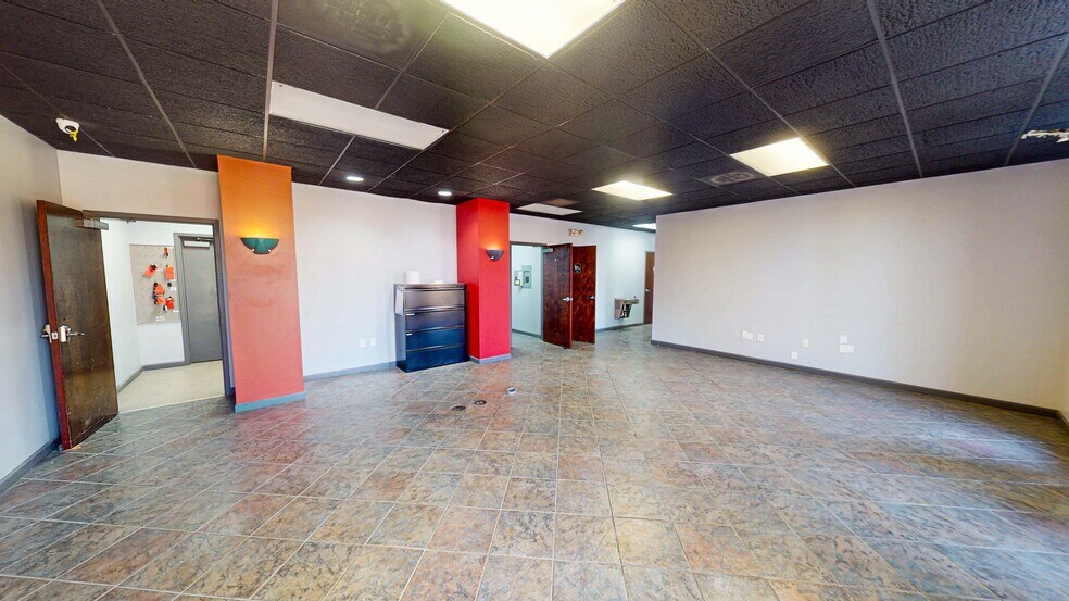 More Photos Of 8945 Covedale Dr, Charlotte Auto Repair For Lease