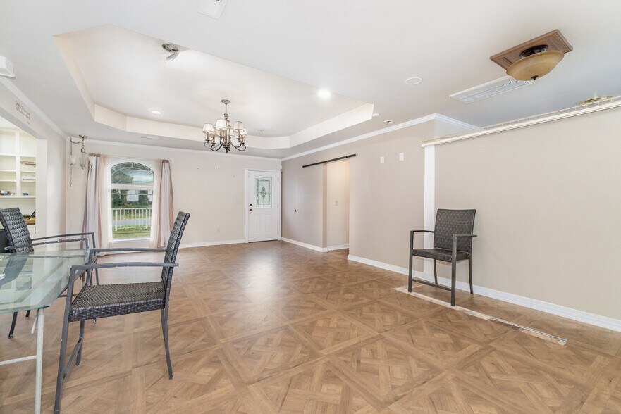 More Photos Of 9008 N Lakebrook Rd, Charlotte Light Distribution For Sale