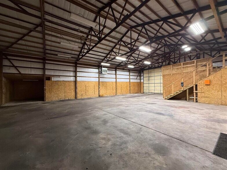 More Photos Of 23663 Louisville Rd, Park City Warehouse For Sale