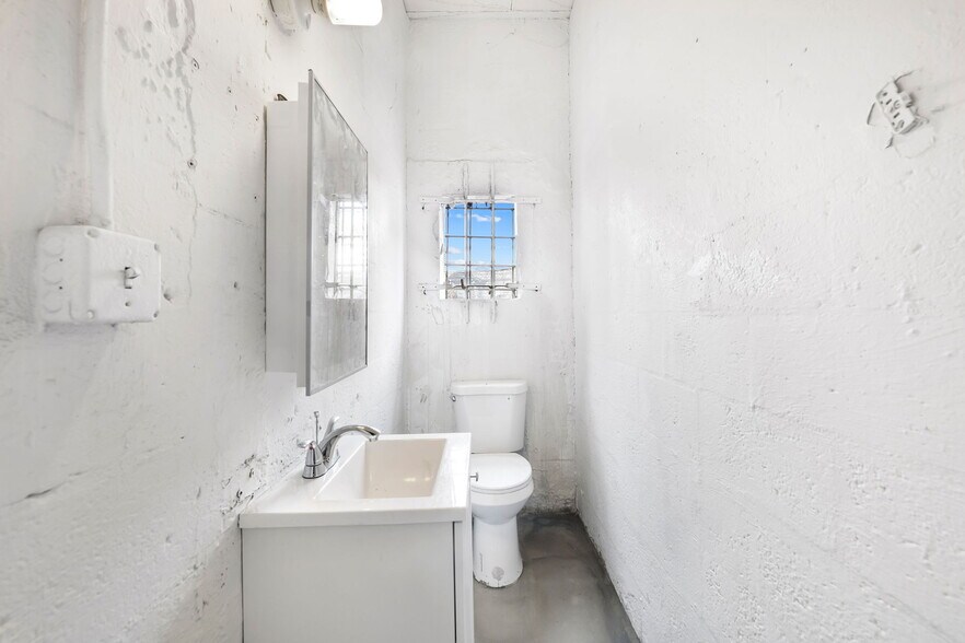 More Photos Of 709 NW 8th Ave, Fort Lauderdale Warehouse For Lease