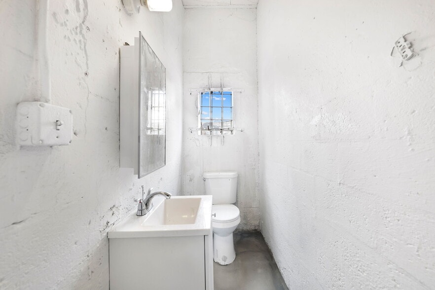 More Photos Of 709 NW 8th Ave, Fort Lauderdale Warehouse For Lease