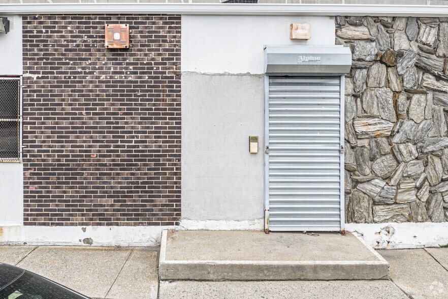 More Photos Of 55 Saint Mary's Pl, Freeport Distribution For Lease