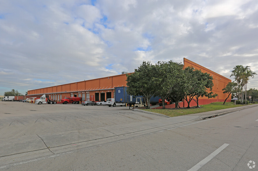 More Photos Of 9601-9667 NW 33rd St, Miami Service For Lease